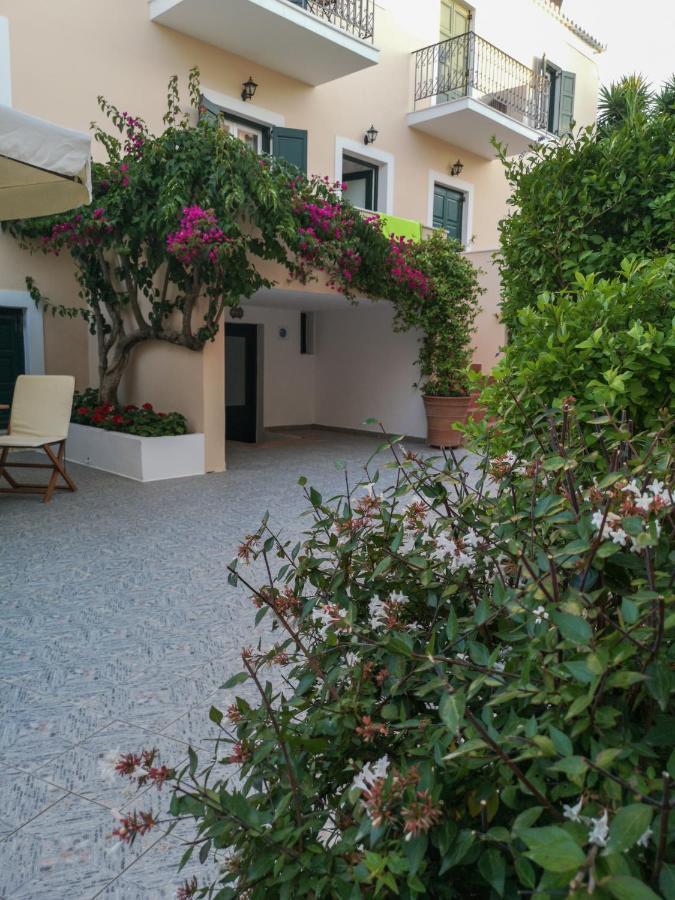 Hotel Twin House Spetses Exterior foto